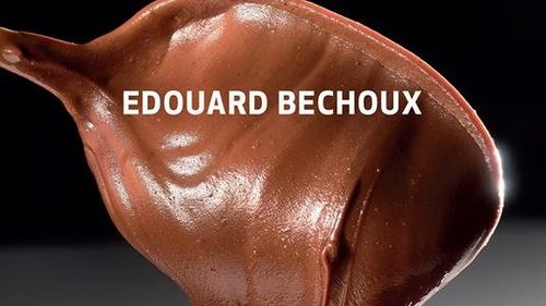 Manualul ciocolatei, un volum bilingv, francez-italian, semnat de maestrul ciocolatier belgian Edouard Bechoux. De oferit în dar pasionaților de universul ciocolatei sau cui studiază ideea să o producă și vândă