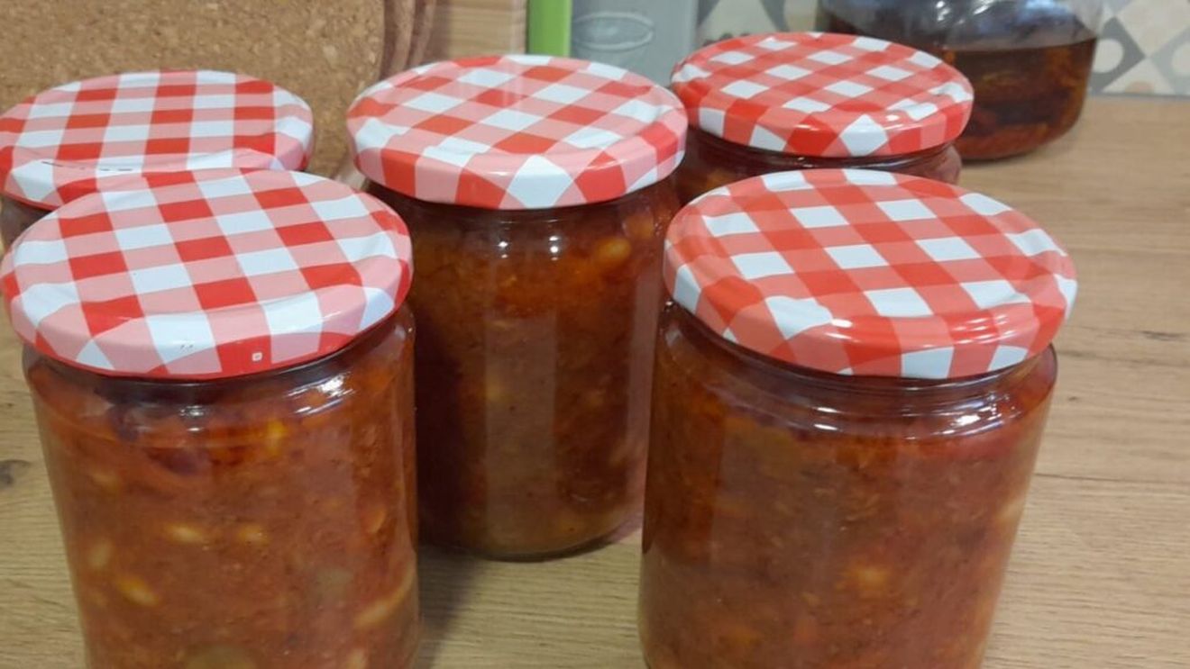 Rețetele Juanitei: Zacusca de fasole albă. Preparat vegetarian cu legume și proteină vegetală