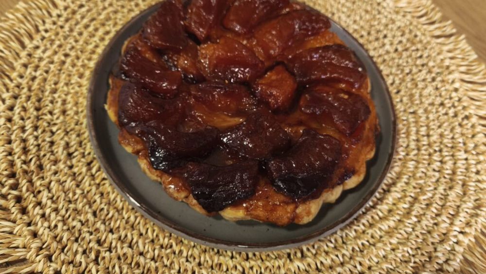 VIDEO FOTO | Tarte Tatin. Povestea și rețeta originală a celebrei tarte franțuzești cu mere. Servește-o cu înghețată