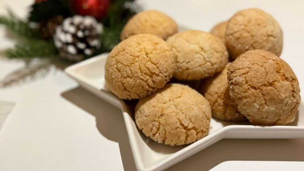 Fursecuri fragede cu nucă de cocos / Sunt ușor de preparat, aromate și sunt perfecte pentru masa de Crăciun