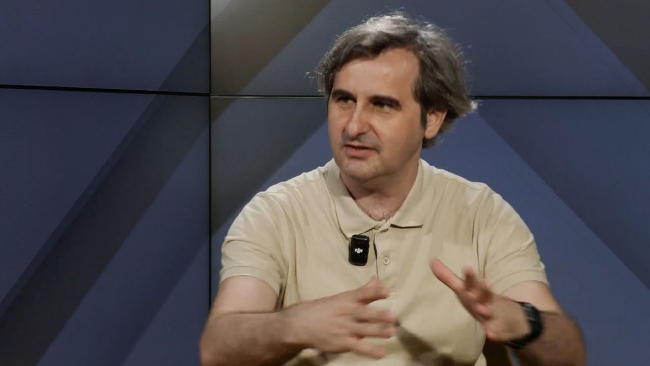 VIDEO | „DISPUTANDUM, un podcast despre gusturi cu Cosmin Dragomir” (Episodul 8) | Adrian Șonka, astronom: „În spațiu, mâncarea nu mai are același gust” / De ce astronauții nu pot găti și nici măcar nu pot presăra sare peste preparate
