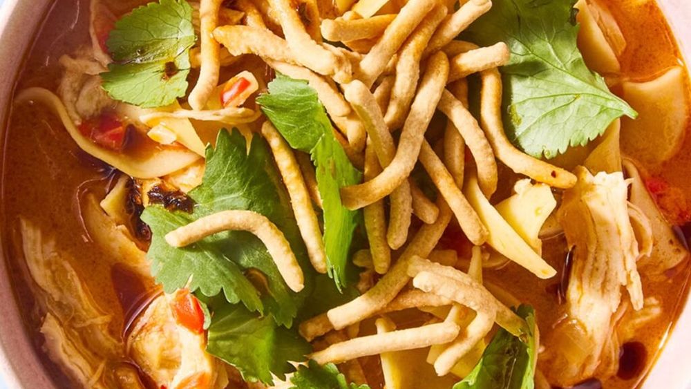 Supă de pui cu curry și tăiței / O supă clasică, reinterpretată, pentru o cină delicioasă și diferită