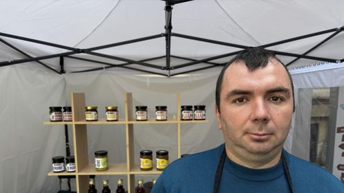 Dovlecei fierți în vid pentru susținerea antreprenoriatului social / Cum ajută un tânăr din județul Alba micii producători de fructe și legume