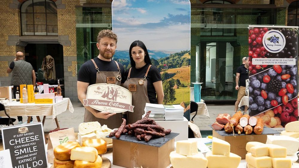 Fermier cu valoare adăugată: Trei frați au pus mână de la mână pentru a aduce un plus fermei familiei. „Calitatea, sănătatea animalelor și respectarea tradiționalului, astea îți vând produsul”