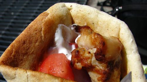 Restaurante din Atena unde gustul clasic de souvlaki a rămas neschimbat de 200 de ani încoace / Povestea souvlaki-ului atenian începe în 1924, când un refugiat politic armean a deschis primul local