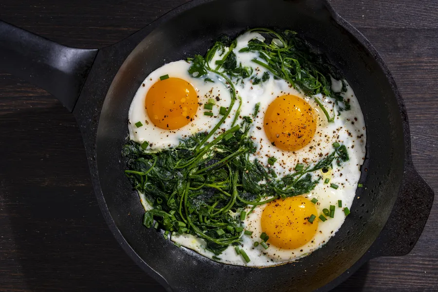 oua-proteine-nutritie-alimentatie-sanatoasa-sanatatea-creierului-sanatatea-ochilor-colina-biotina-masa-musculara-vitamine