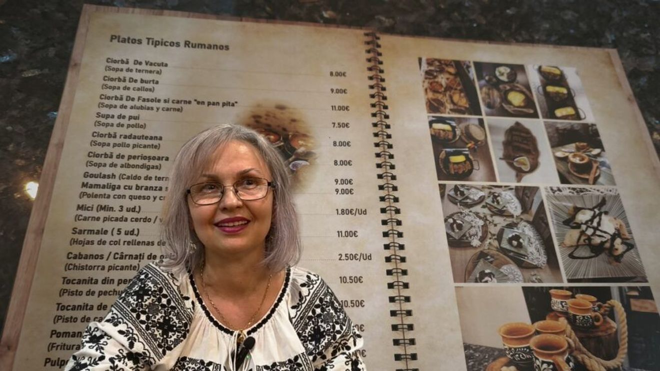 VIDEO | De la Sarmale la Tapas | În „Barul Angelei” din Castellon se organizează, cam la două luni, evenimente românești/ Angela Albu (proprietar restaurant): „Mâncarea e românească, vara ciorbă și iarna fasole și sarmale mereu. Am și costume populare să-i îmbrac pe musafiri”