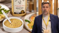 VIDEO | Un producător din Tecuci a lucrat șapte ani la un muștar cu miere fără zahăr: „Ar trebui să intrăm în Guinness Book”