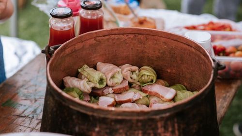 Șapte mâncăruri românești cărora li se dedică un festival, în România/Printre acestea se află brânza și păstrăvul