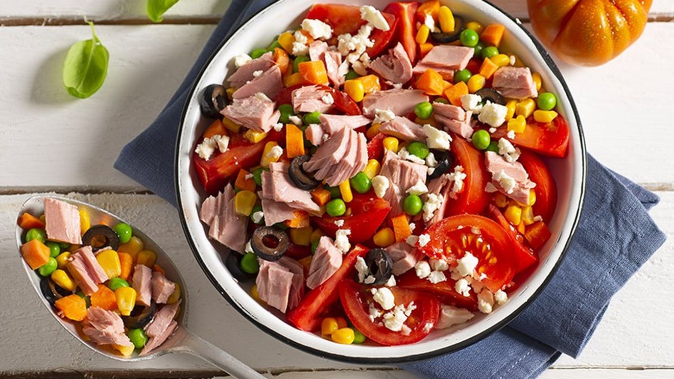 Bowl-uri mediteraneene, un trend colorat pentru masa de prânz / Trei rețete nutritive și echilibrate