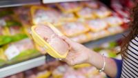INS: Producția de carne a crescut la toate speciile în 2025. România a obținut peste 830.000 de tone de carne de pasăre