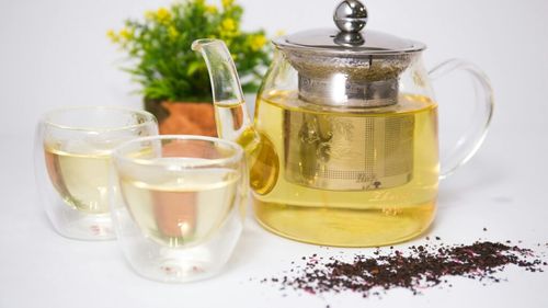 Cele mai bune ceaiuri ce pot ajuta la ameliorarea simptomelor artritei reumatoide/ Un medic reumatolog spune că ceaiurile pot diminua inflamația și durerile/ Alege să bei, zilnic, ceai verde, de ghimbir sau de urzică