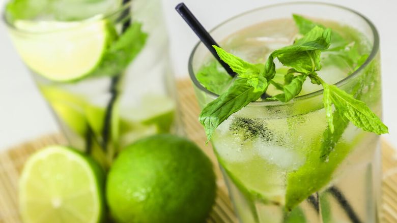 Cocktailurile „low” au dominat sezonul estival. Mojito rămâne favorit, iar băuturile slab alcoolice câștigă teren