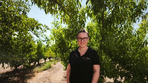 VIDEO | De la Sarmale la Tapas - Ep. 3 | Anamaria Tifu, fermieră în Catalonia: Socrul meu are pătrunjel proaspăt în grădină și de câte ori îmi aduce mă întorc în copilărie, simt mirosul mâinilor mamei după ce făcea ciorbă sau tocăniță