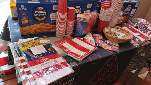 VIDEO FOTO | Pe 4 iulie am dat o tură prin magazinele și restaurantele unde americanii din Barcelona găsesc produse tradiționale. Pentru ca sărbătoarea națională să aibă gustul de acasă