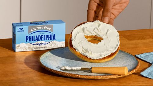 Kraft Heinz  lansează în SUA crema de brânză Philadelphia, fără lactoză!/ Dezvoltarea noii formule a durat peste doi ani