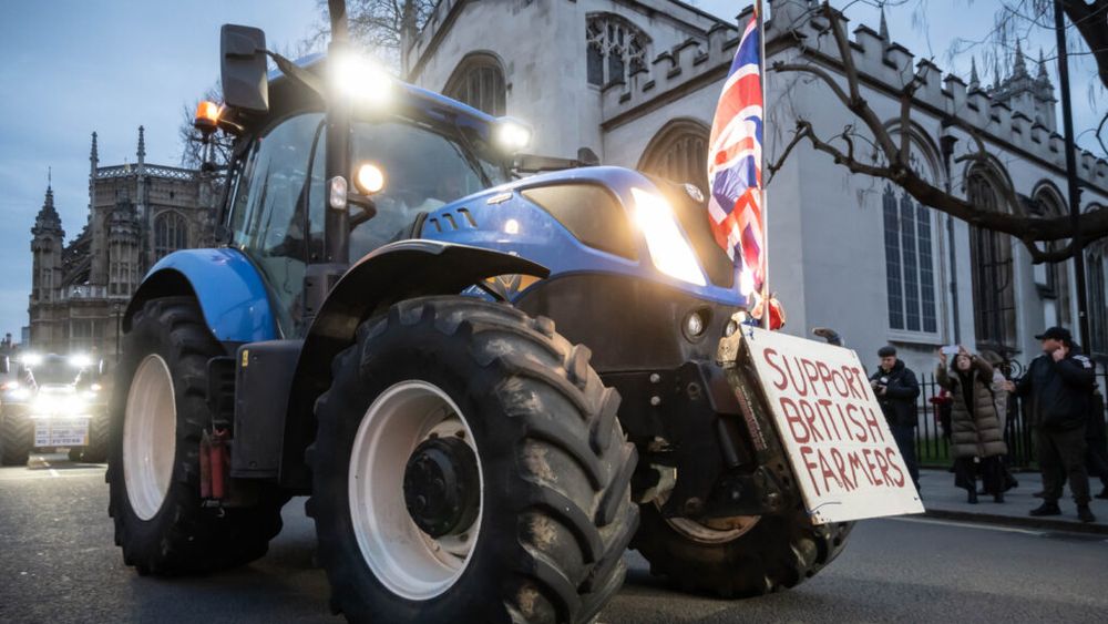 Salonul Agriculturii a fost inaugurat sâmbătă dimineaţă, la Paris, de preşedintele Emmanuel Macron, fără bovine şi fără două organizaţii sindicale care boicotează manifestarea