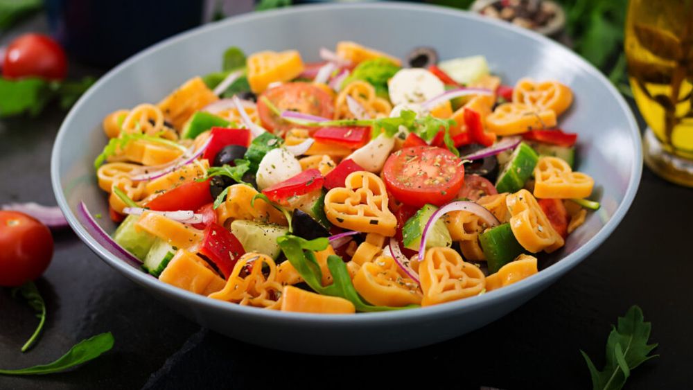 Salată de paste sau salată de cartofi? Care este alegerea mai bună pentru glicemie și cum le poți consuma fără să-ți crească glicemia brusc