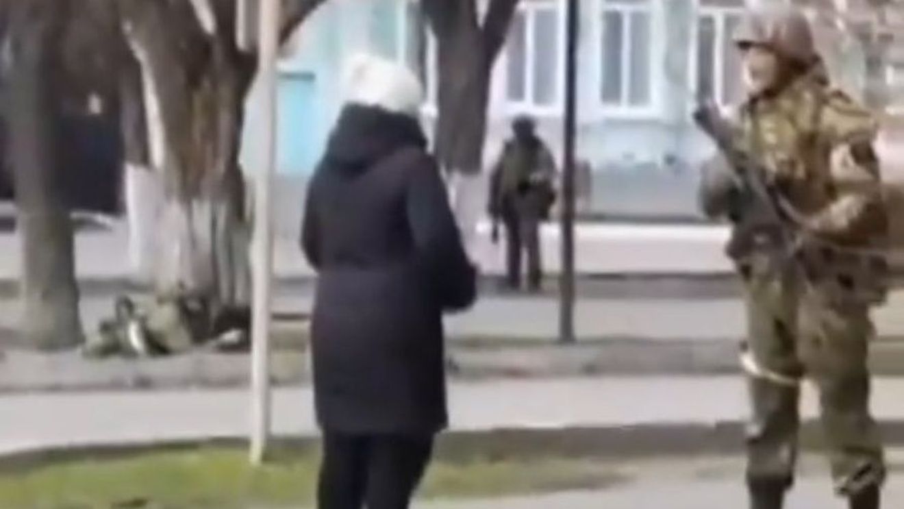 Noutăți despre Svitlana, femeia care i-a spus unui soldat rus să își pună semințe de floarea-soarelui în buzunar ca să fertilizeze solul când va muri: A reușit să fugă din zona ocupată în care se afla