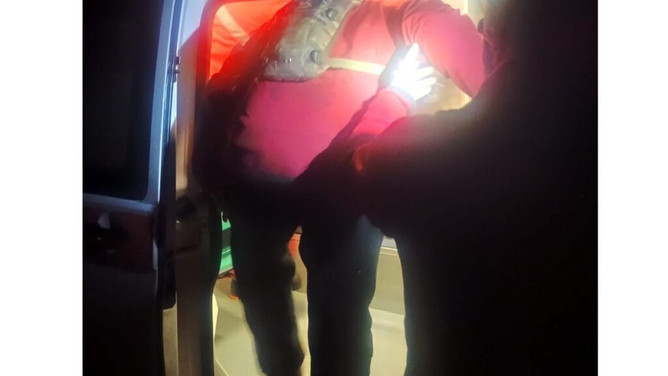 Doi cetățeni ucraineni rămași fără hrană și apă au fost salvați după ce au petrecut mai multe zile în munți, trecând ilegal granița/Unul dintre ei avea probleme medicale