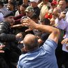 VIDEO | Zeci de percheziții în dosarul violențelor de la „protestul ciobanilor” de săptămâna trecută din Capitală / G4Media: printre protestatari s-au aflat și susținători ai lui Călin Georgescu