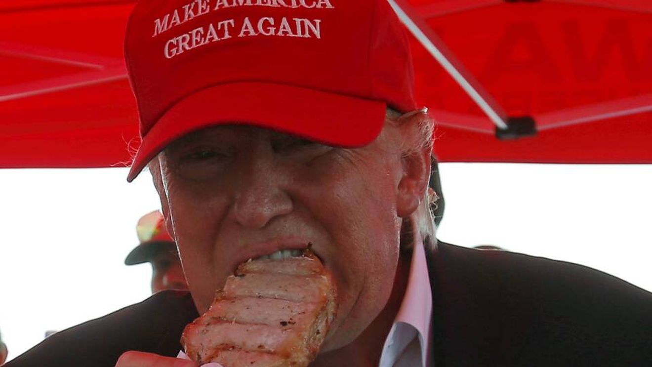 Donald Trump, huiduit şi declarat un "Hitler al epocii noastre" într-un restaurant din Washington/ Trump, care ia rar cina în public, era însoţit de purtătoarea de cuvânt a Casei Albe, de vicepreşedintele JD Vance, de secretarul apărării Pete Hegseth şi de secretarul de stat Marco Rubio