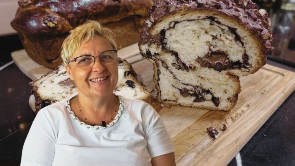 VIDEO | De la Sarmale la Tapas | Plăcintă cu brânză și cozonac cu un milion de vizualizări / Cum a cucerit „La Flory în Bucătărie” YouTube-ul / „Nu mă aranjez special pentru filmări. Cu cât ești mai natural și vorbești pe înțelesul tuturor, cu atât ești mai aproape de oameni”