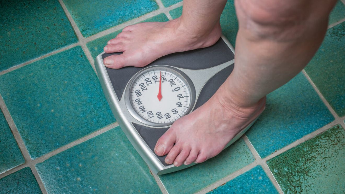 De ce ne îngrășăm după 40 de ani. Un expert în nutriție metabolică demontează mitul metabolismului care „încetinește” la vârsta mijlocie