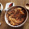 Varză proaspătă, dulce, călită, apoi pusă la cuptor. O rețetă fără carne și potrivită atât pentru vegetarieni, cât și pentru cei care preferă să nu mai încălzească mâncarea 