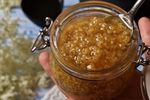 VIDEO | Dulceața de soc, parfumul verii pus în borcan / Cum prepari rețeta simplă care transformă florile într-o delicatesă