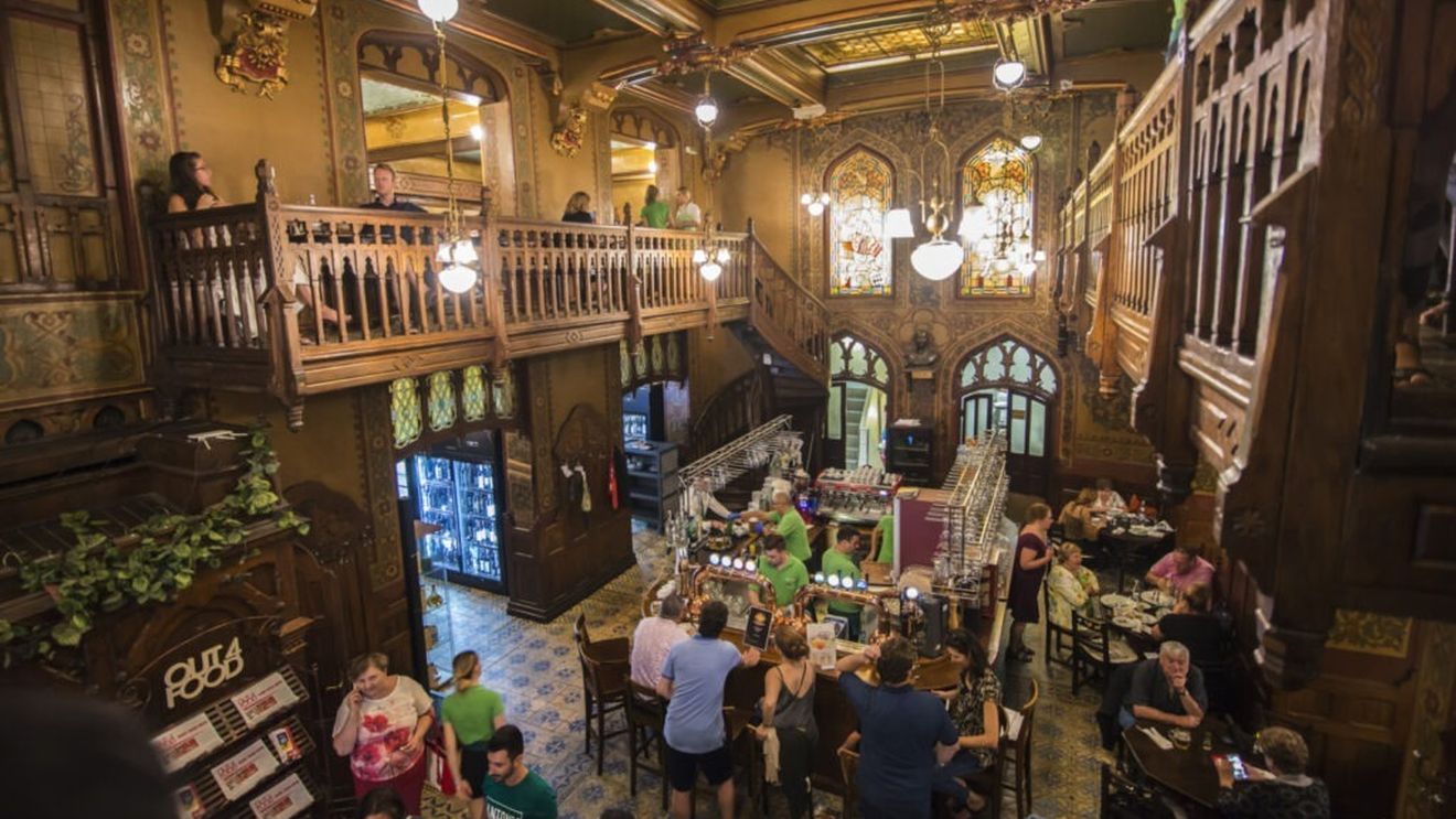 Bucureștiul apare într-un clasament al orașelor din lume unde poți lua cina în oraș târziu. Cel mai târziu închid localurile din Cairo, cel mai devreme, în țările baltice și în Extremul Orient