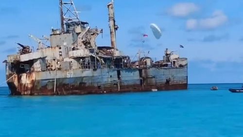 Ce mâncare primesc militarii de pe Sierra Madre, epava ruginită care este mărul discordiei dintre China și Filipine în Marea Chinei de Sud / Beijingul a încercat să-i înfometeze pe pușcașii marini