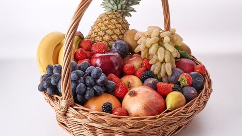 Vrei să înceri să-ți ajuti rinichii bolnavi? Afinele, strugurii roșii și ananasul, pe lista alimentelor benefice