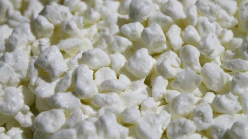 „Cottage cheese”, fenomen viral pe TikTok: Cererea a explodat, iar producătorii nu fac față comenzilor / „Se vinde mai repede decât o putem noi produce”