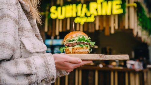 Lanțul croat de restaurante Submarine plănuiește investiții de 5 milioane de euro în Croația și România / Submarine a cumpărat recent lanţul românesc de restaurante Vivo Fusion Food Bar