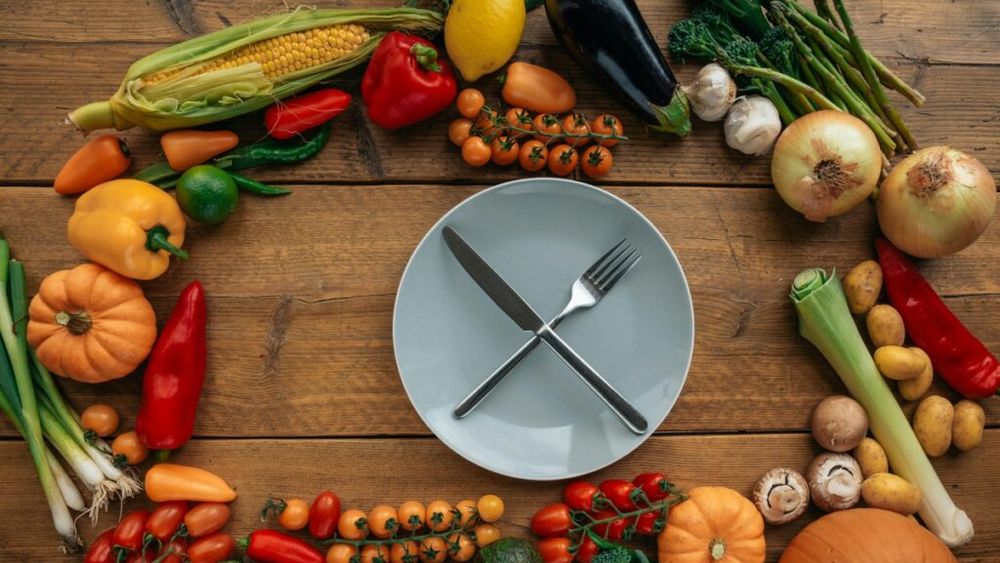 Prebiotice versus Probiotice: Care sunt mai importante pentru sănătatea intestinului? / Răspunsul specialiștilor / Motivul pentru care e bine să mănânci ovăz, usturoi, ceapă, praz, sparanghel și cereale cu tărâțe