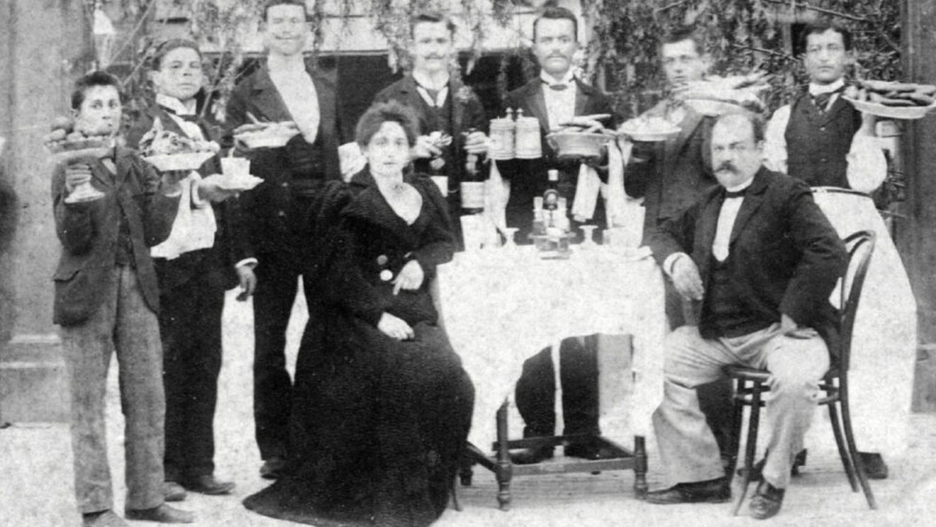 Expoziţie dedicată ritualului servirii mesei în prima jumătate a secolului XX în Bucureşti, la Casa Filipescu-Cesianu