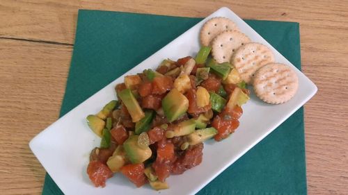 Rețetele Juanitei: Idei pentru o cină rapidă din câteva ingrediente. Tartar de somon