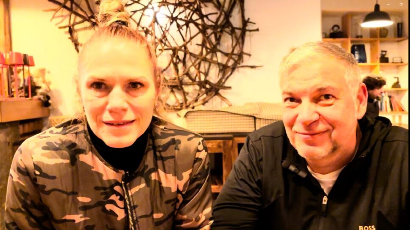 „Aducem în bucătărie ingrediente locale în procent de 50%: carne de porc Mangalița și de miel, brânzeturi, ciuperci de pădure / La restaurantul nostru din București supa de gulaș preparată din carne de vită este cea mai vândută mâncare” - Lorand și Zsuzsanna Szarvadi, antreprenori HoReCa