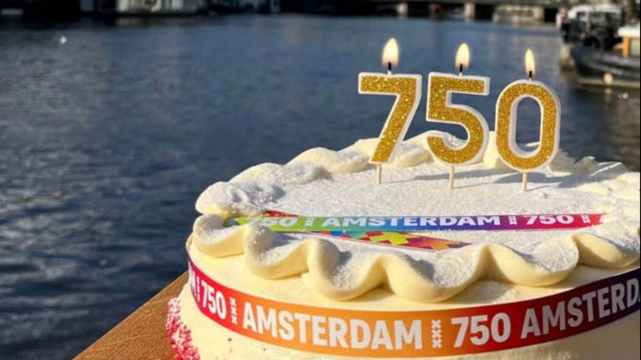 Tort gigantic la Amsterdam pentru a marca 750 de ani de la prima atestare documentară 