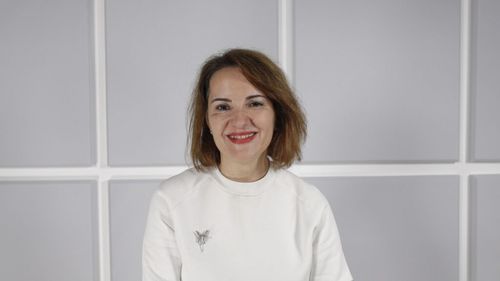 VIDEO | Ce mănânci când ești răcit? Tania Fântână (nutriționist): Contrar a ceea ce ne spuneau părinții în copilărie, un pic de înghețată sau piureuri mai reci de fructe pot combate cu succes inflamația gâtului