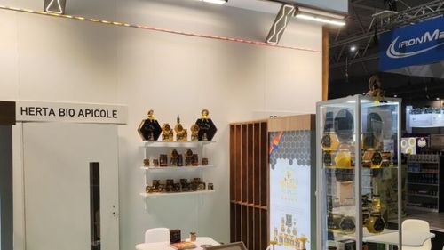 Miere din Sibiu, certificată ecologic, ofertată la SIAL Paris, cel mai mare târg de produse organice și convenționale din Europa/”Suntem mândri că, după multă muncă, vine și răsplata” - Cosmin Herța, apicultor