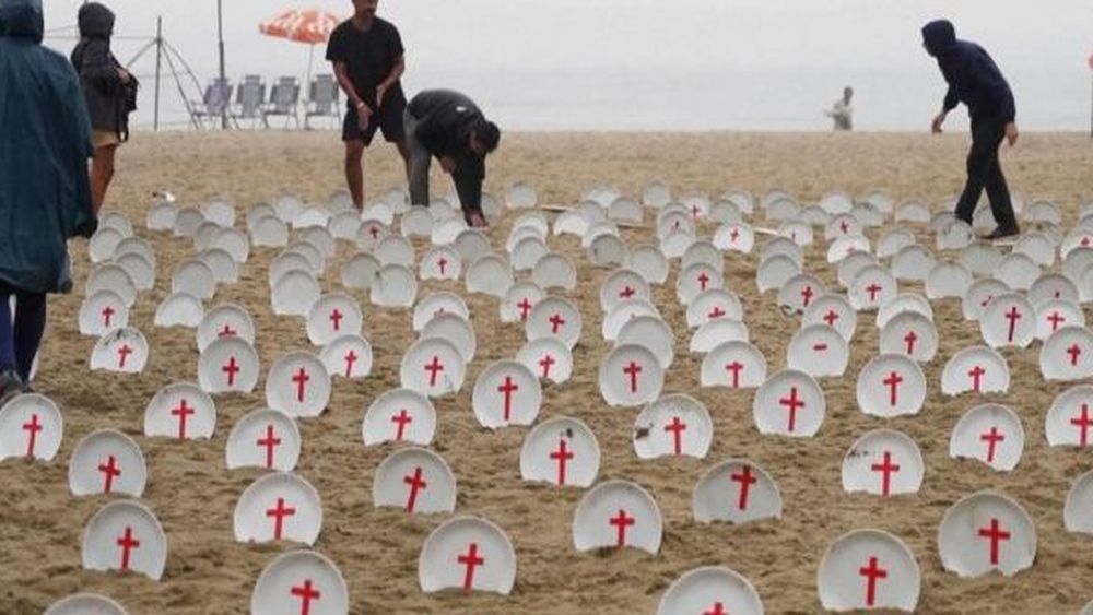 Mai bine de 700 de farfurii goale pe plaja de la Copacabana, cu ocazia debutului summitului G20 din Brazilia