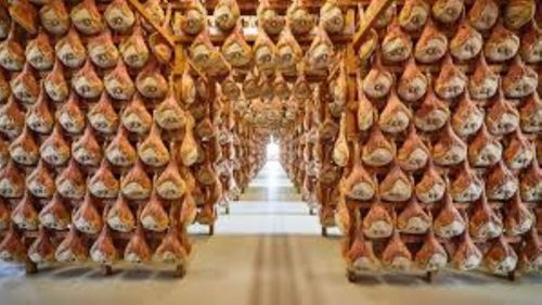 Economie circulară. Consorțiul Prosciutto San Daniele DOP inaugurează un sistem de reciclare completă a sării epuizate. Aceasta este transformată în produse antiderapante sau pentru tăbăcirea pieilor