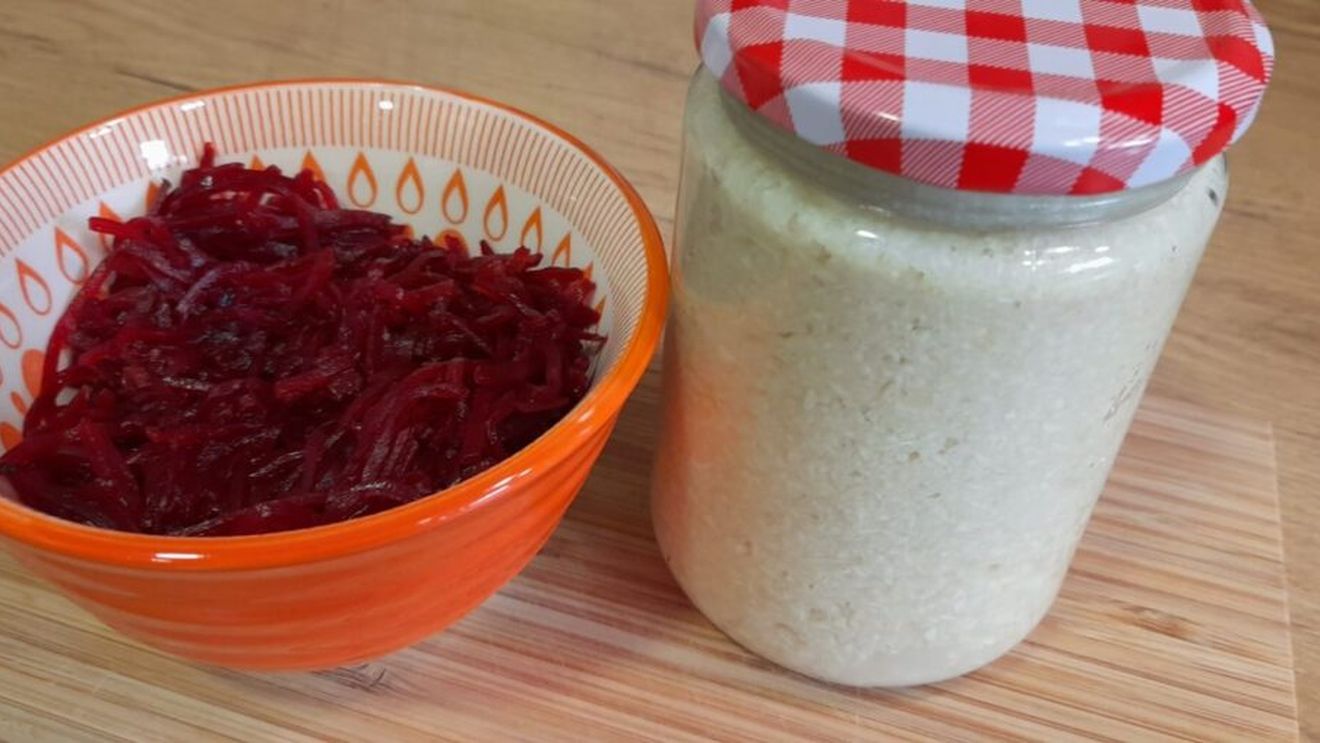 Rețetele Juanitei: Conserve de toamnă. Hrean la borcan. Când cureți și razi hrean îți trece și sinuzita