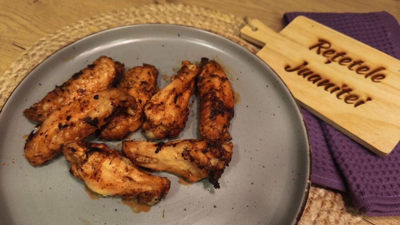 Rețetele Juanitei | Aripioare de pui marinate și gătite la cuptor sau în friteuza cu aer cald/ Carnea rămâne suculentă, dar exteriorul este crocant