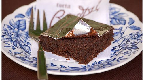 Un brownie extrem de aromat, fără făină și fără rețetă. Torta Barozzi, o tartă care de mai bine de un secol rămâne învăluită în mister