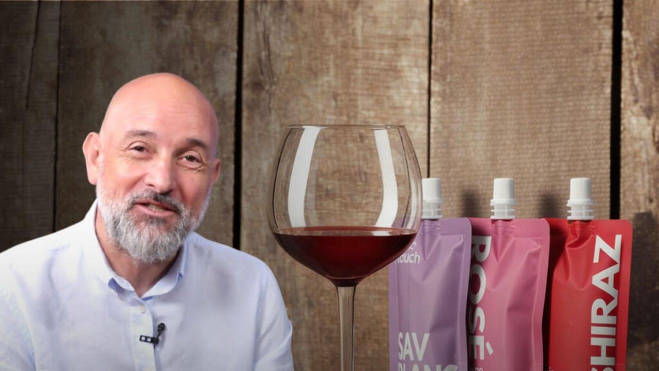 VIDEO | Connaisseur fără ifose (Ep. 63) | Inovație în ambalajul de vin: mini-sticle, pungi flexibile și vin la doză sau keg  / „Într-un bar aglomerat, ritualul clasic al deschiderii sticlei și prezentării dopului clientului pur și simplu nu mai are loc”
