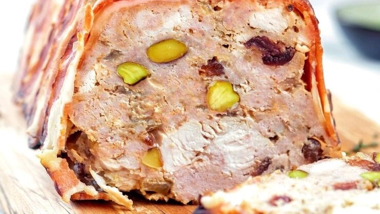 Poți face preparate similare drobului de Paște tot timpul anului și din orice fel de carne. Ce este o terrina în stil francez și cum se prepară