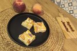 VIDEO FOTO | Budincă din foi de plăcintă cu vanilie și piersici. Un fel de portokalopita cu piersici